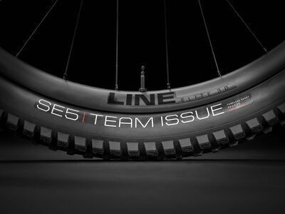 Trek Fuel EX 9.8 XT Gen 6 Lava click to zoom image